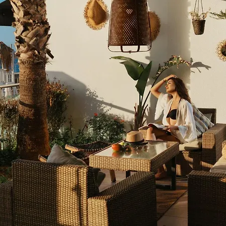 White Hotel Avsallar