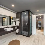 Hotel White