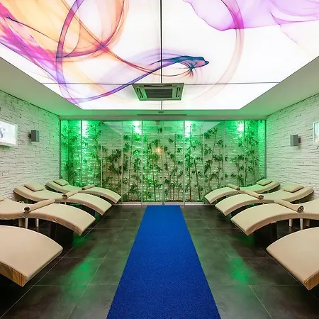 Hotel White