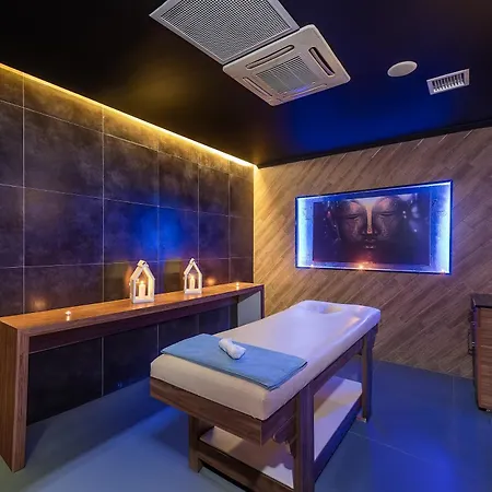 Hotel White 5*
