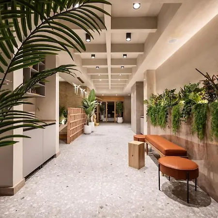 Hotel White